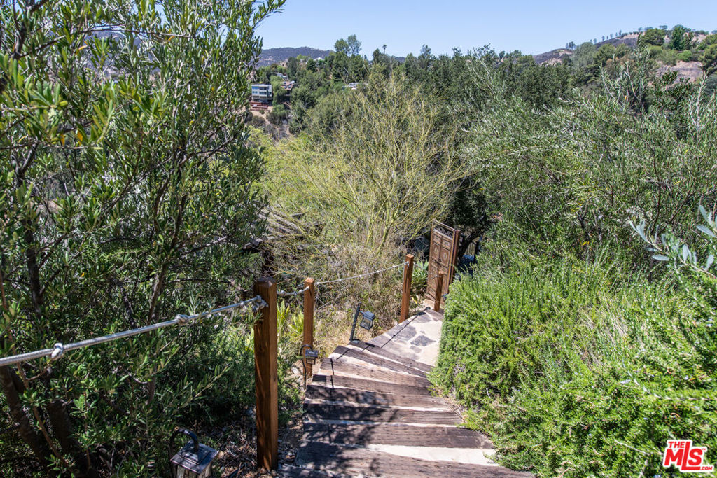 1738 1/4 Topanga Skyline Drive