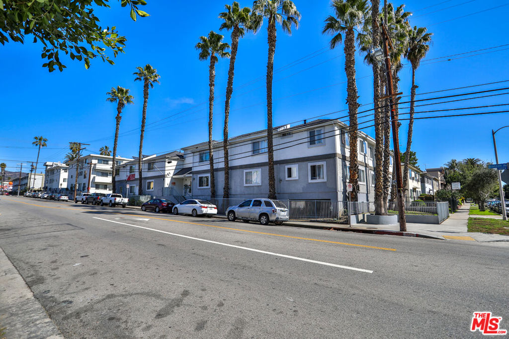 1540 N Bronson Avenue 13