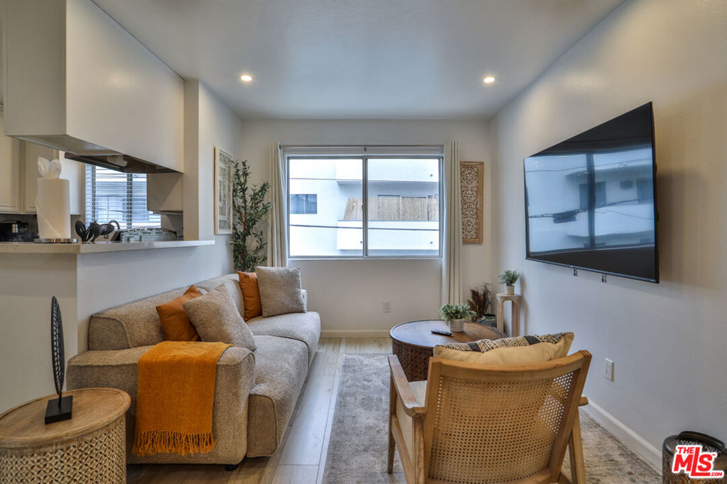 1540 N Bronson Avenue 13