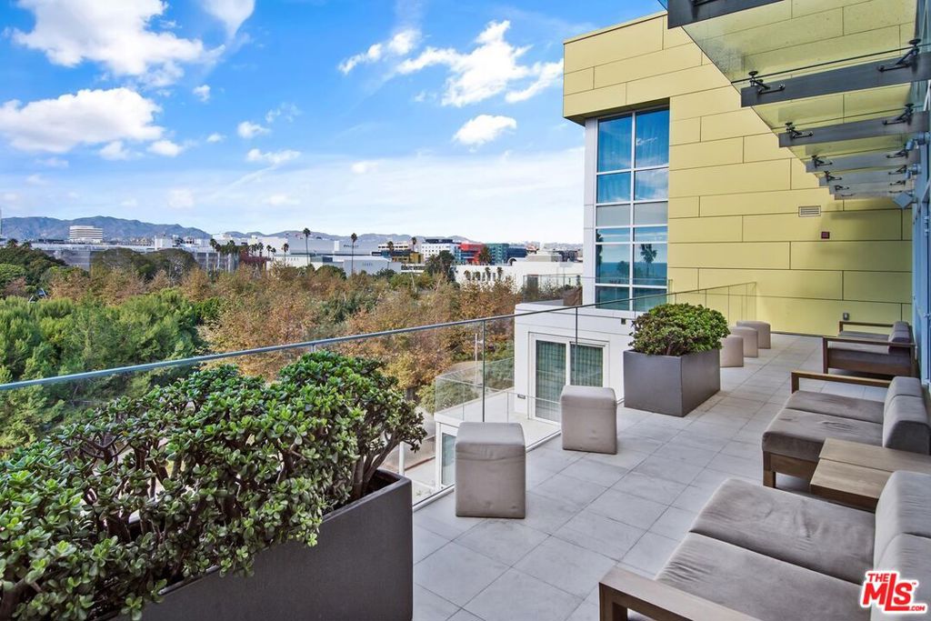 1705 Ocean 412