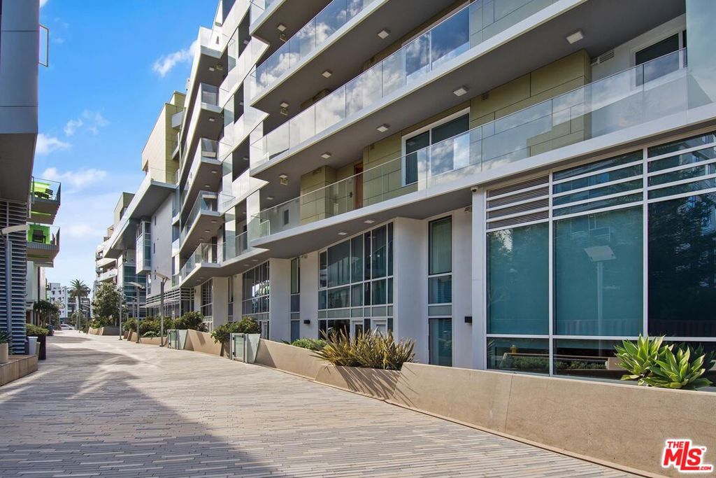 1705 Ocean 412