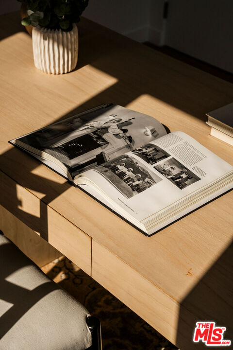 1611 Sunset Plaza Dr