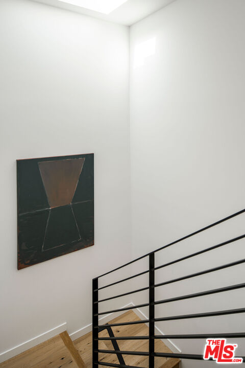 1611 Sunset Plaza Dr