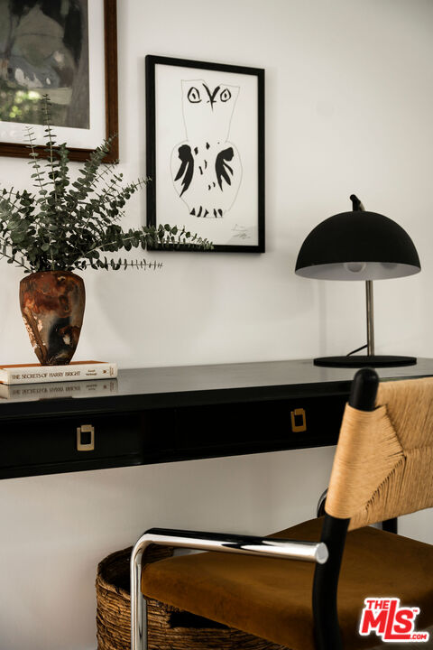 1611 Sunset Plaza Dr