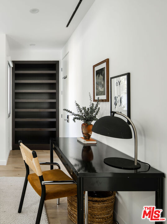 1611 Sunset Plaza Dr