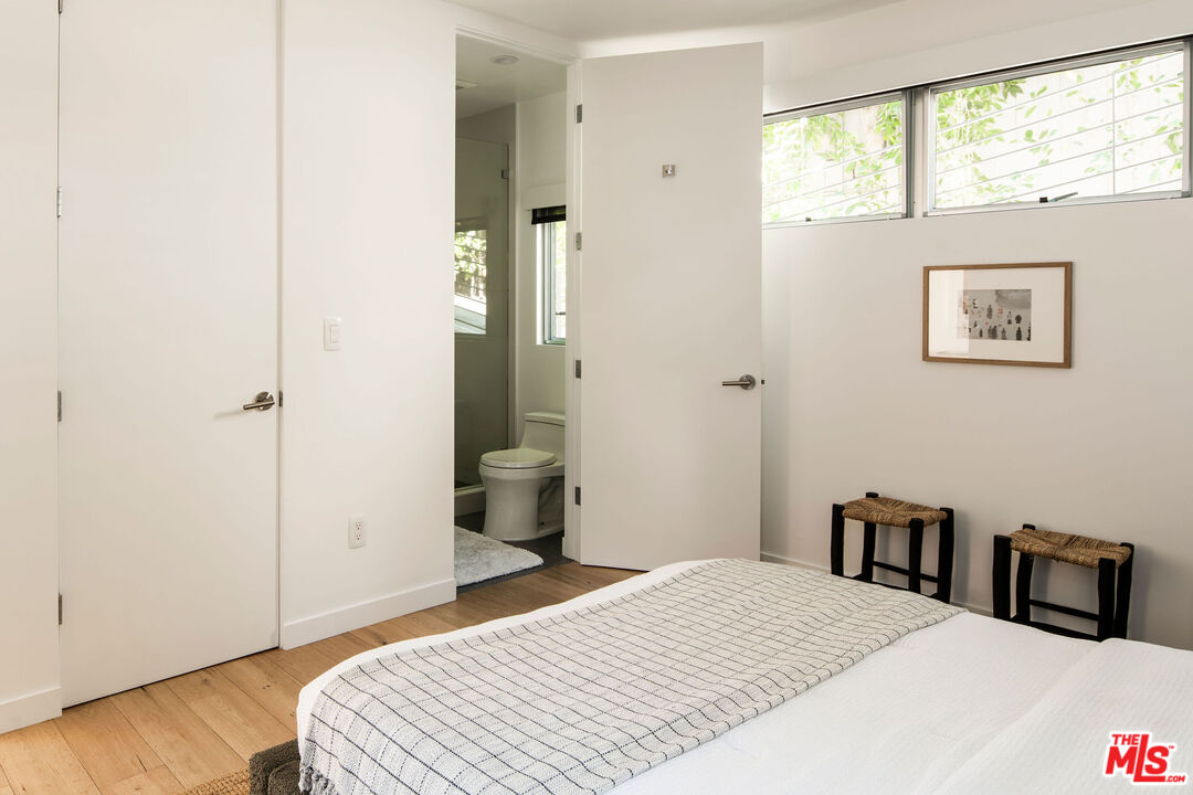 1611 Sunset Plaza Dr