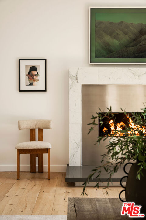 1611 Sunset Plaza Dr