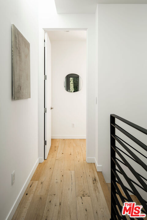 1611 Sunset Plaza Dr