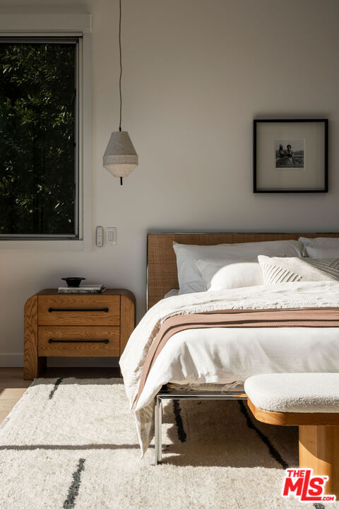 1611 Sunset Plaza Dr