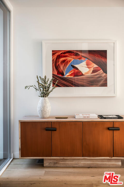 1611 Sunset Plaza Dr