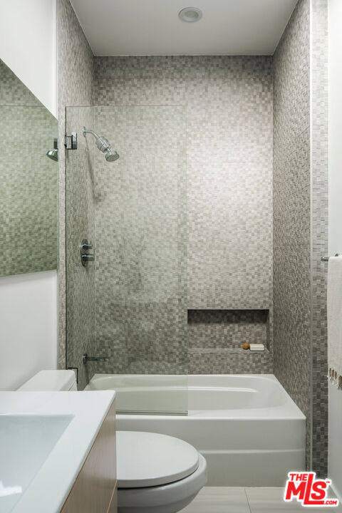 1611 Sunset Plaza Dr