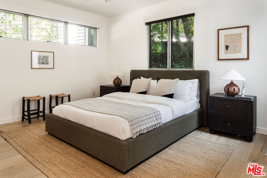 1611 Sunset Plaza Dr