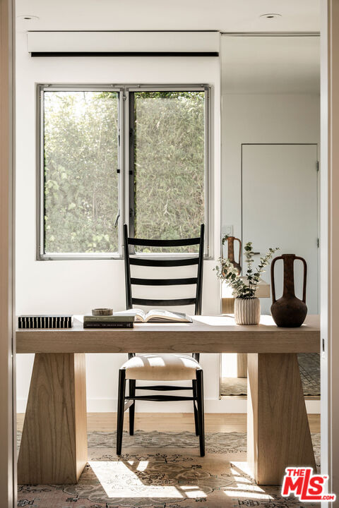 1611 Sunset Plaza Dr