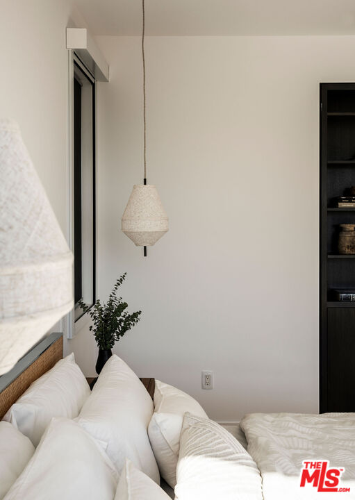 1611 Sunset Plaza Dr