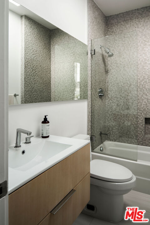 1611 Sunset Plaza Dr