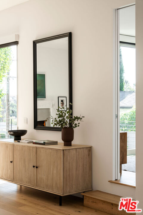 1611 Sunset Plaza Dr