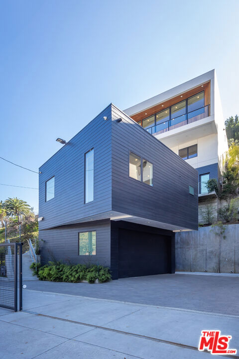 2354 Riverside Drive