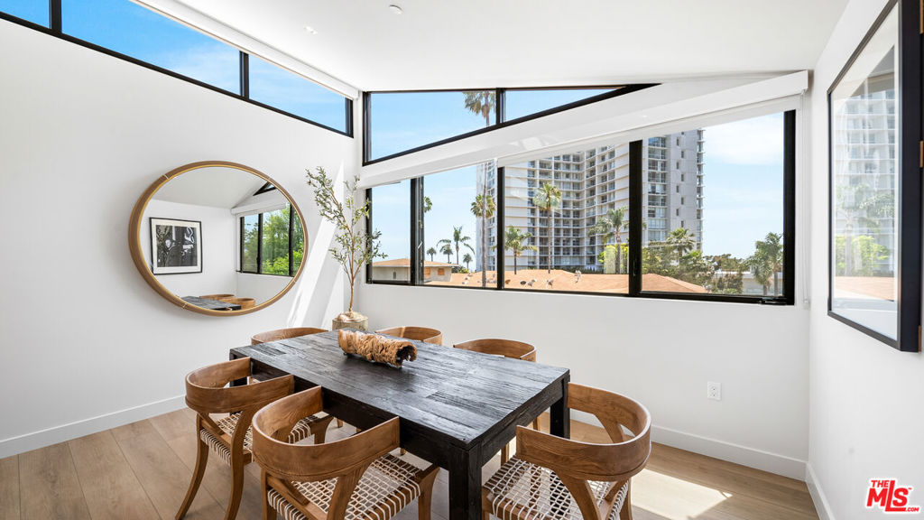 153 San Vicente Boulevard PH 4C