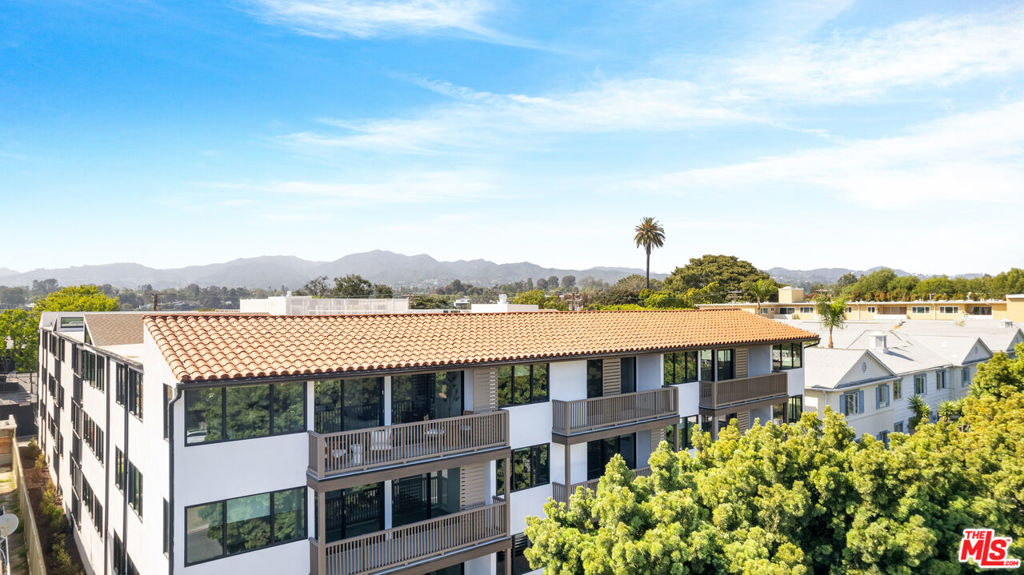 153 San Vicente Boulevard PH 4C