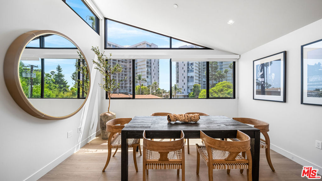 153 San Vicente Boulevard PH 4C