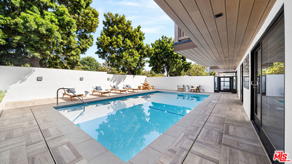 153 San Vicente Boulevard PH 4C