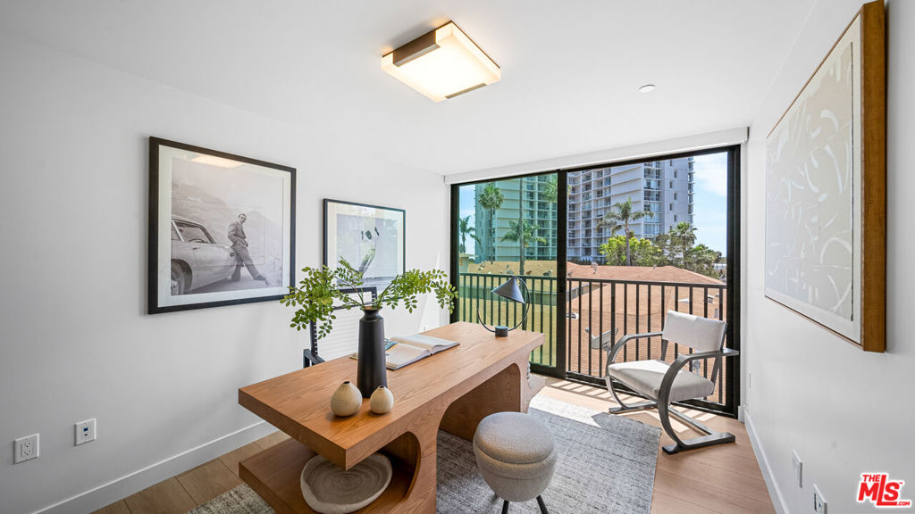 153 San Vicente Boulevard PH 4C