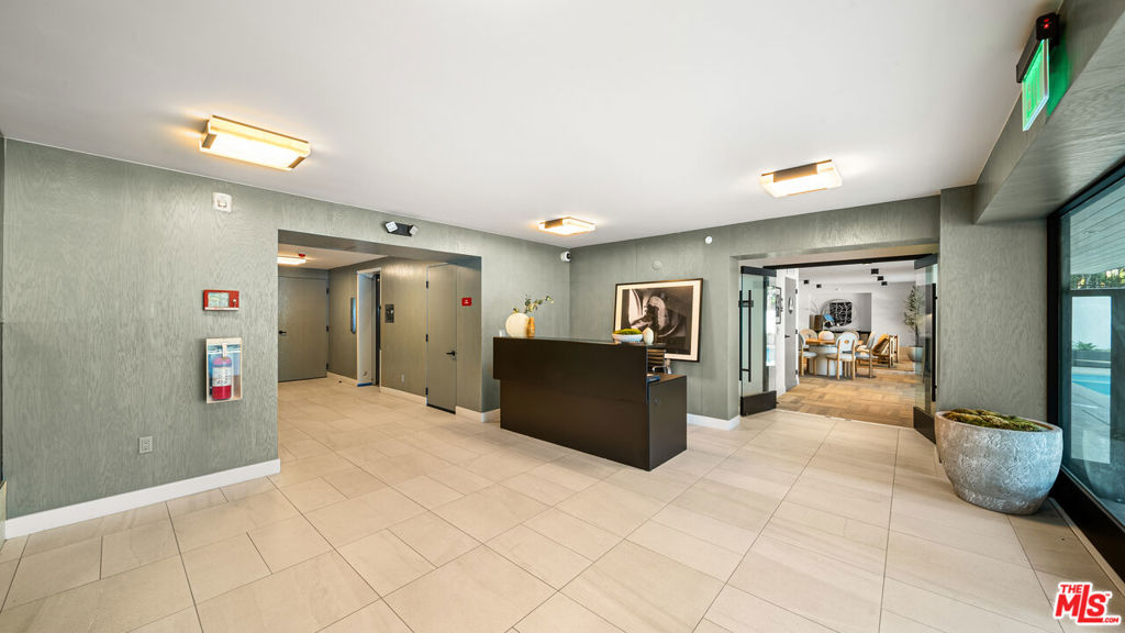 153 San Vicente Boulevard PH 4C