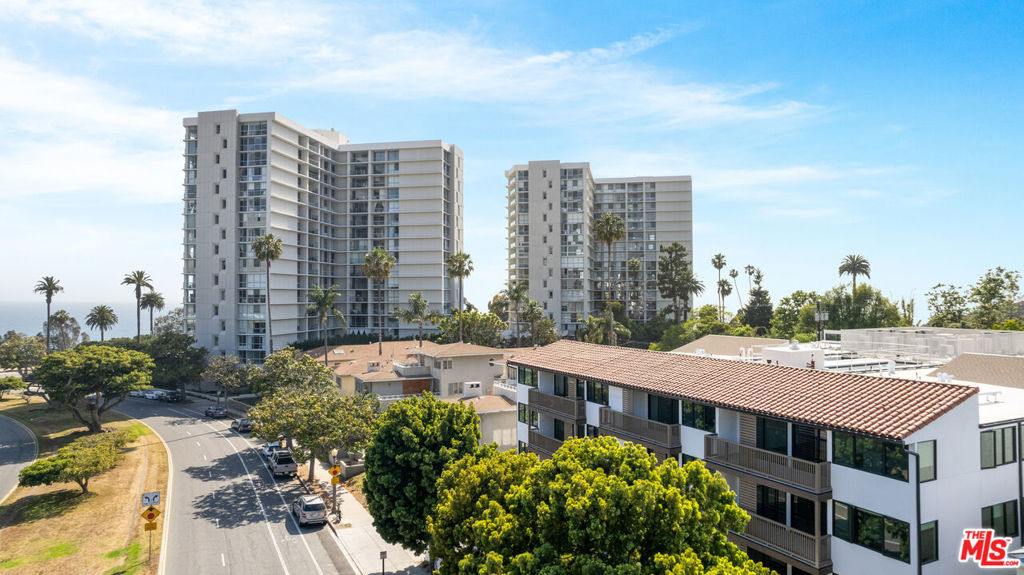 153 San Vicente Boulevard PH 4C