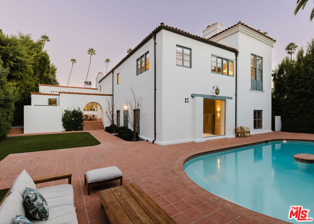 911 N Beverly Dr