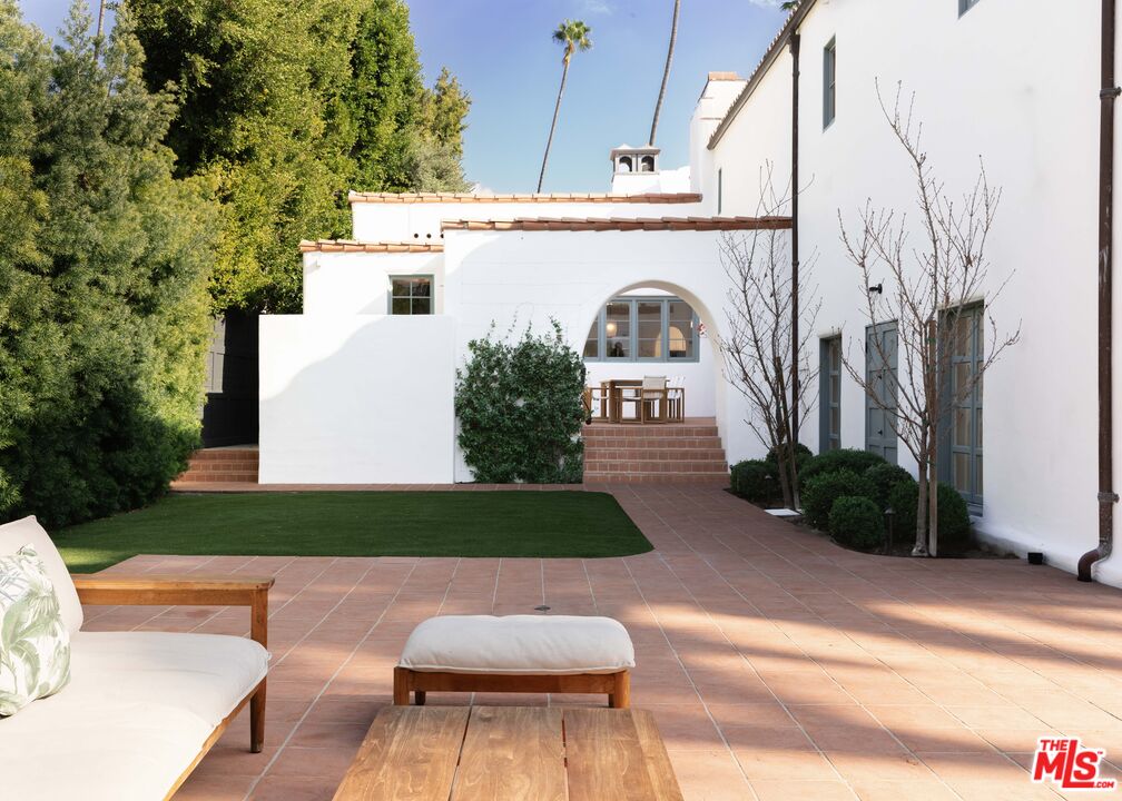 911 N Beverly Dr