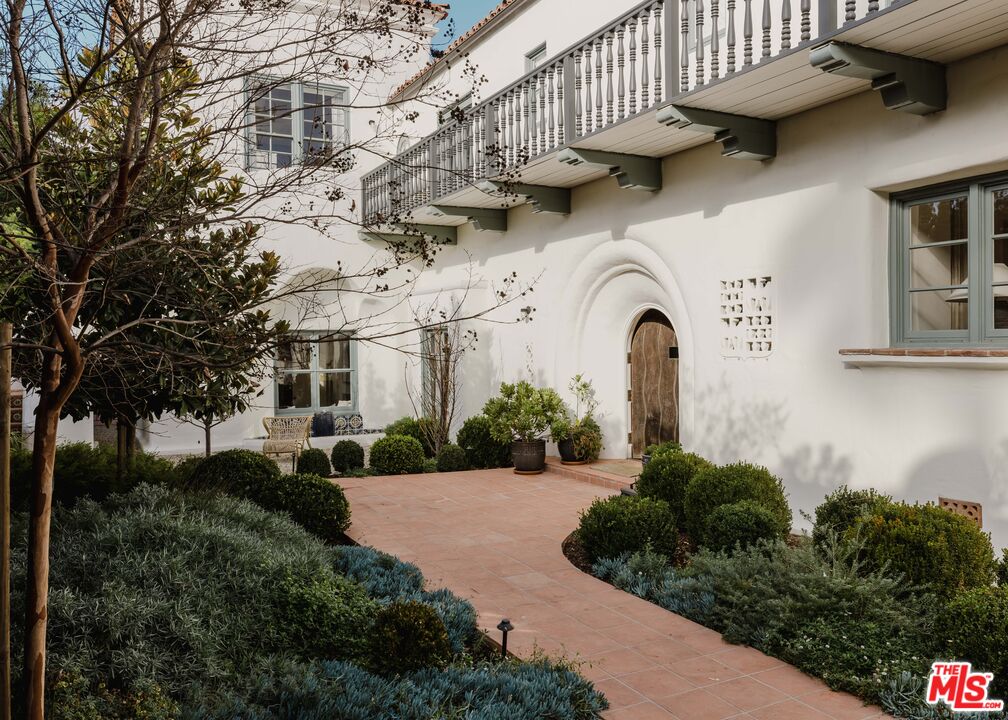 911 N Beverly Dr