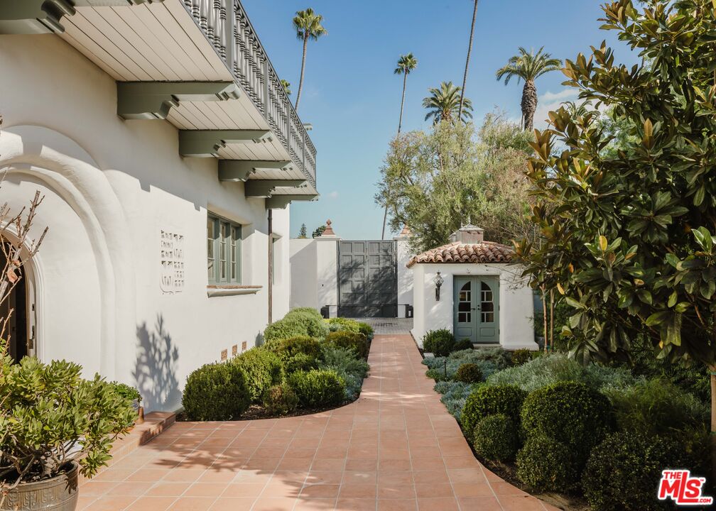 911 N Beverly Dr