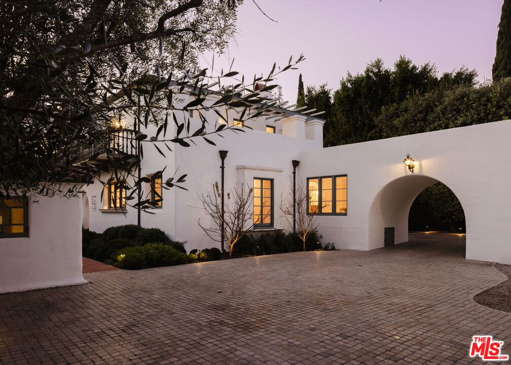 911 N Beverly Dr