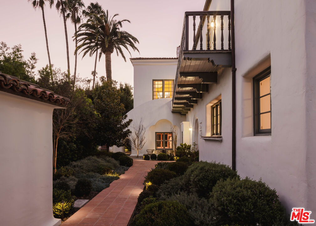 911 N Beverly Dr