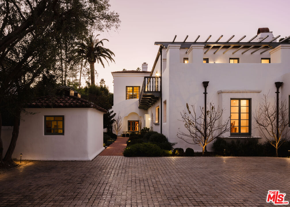911 N Beverly Dr