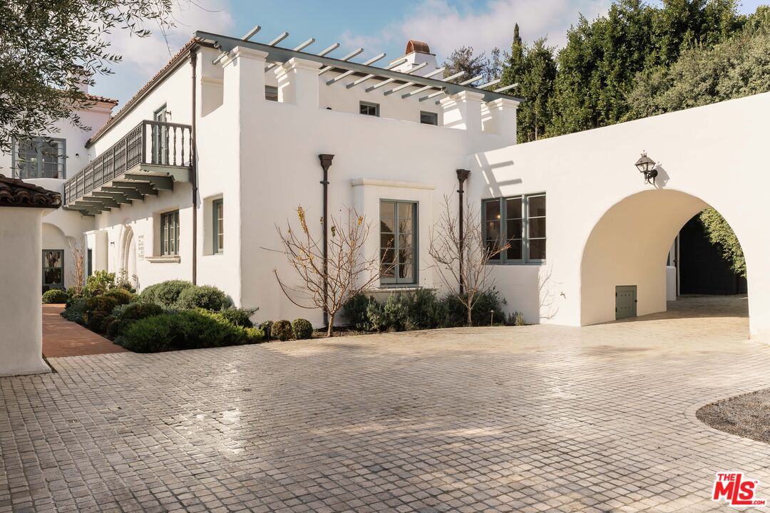 911 N Beverly Dr