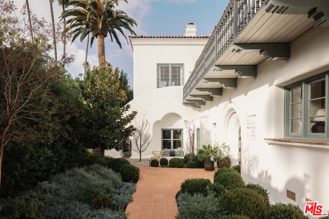 911 N Beverly Dr
