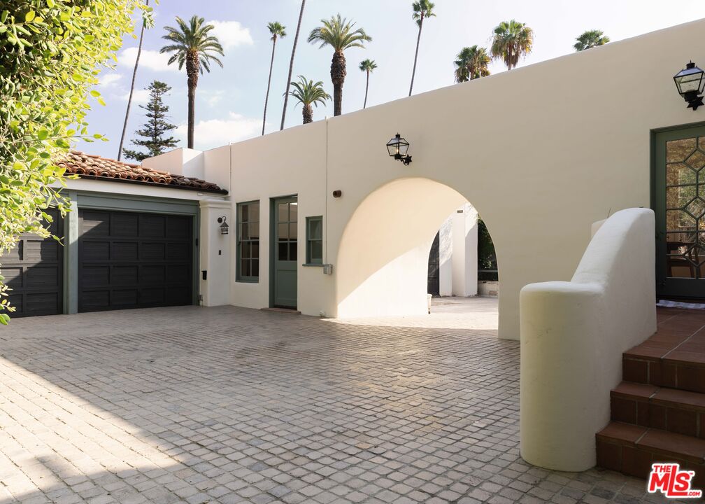 911 N Beverly Dr