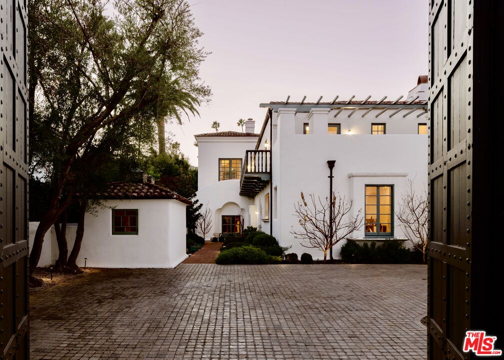 911 N Beverly Dr