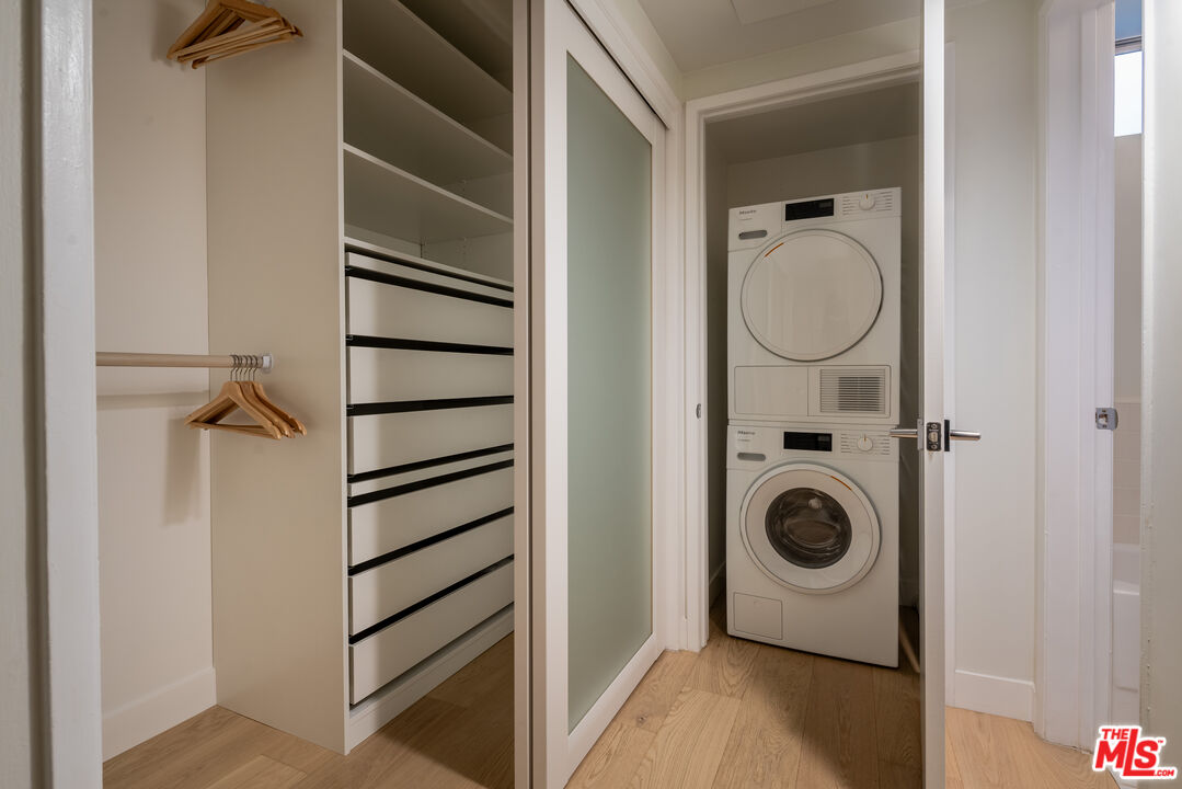 850 N Kings Rd Unit: 102