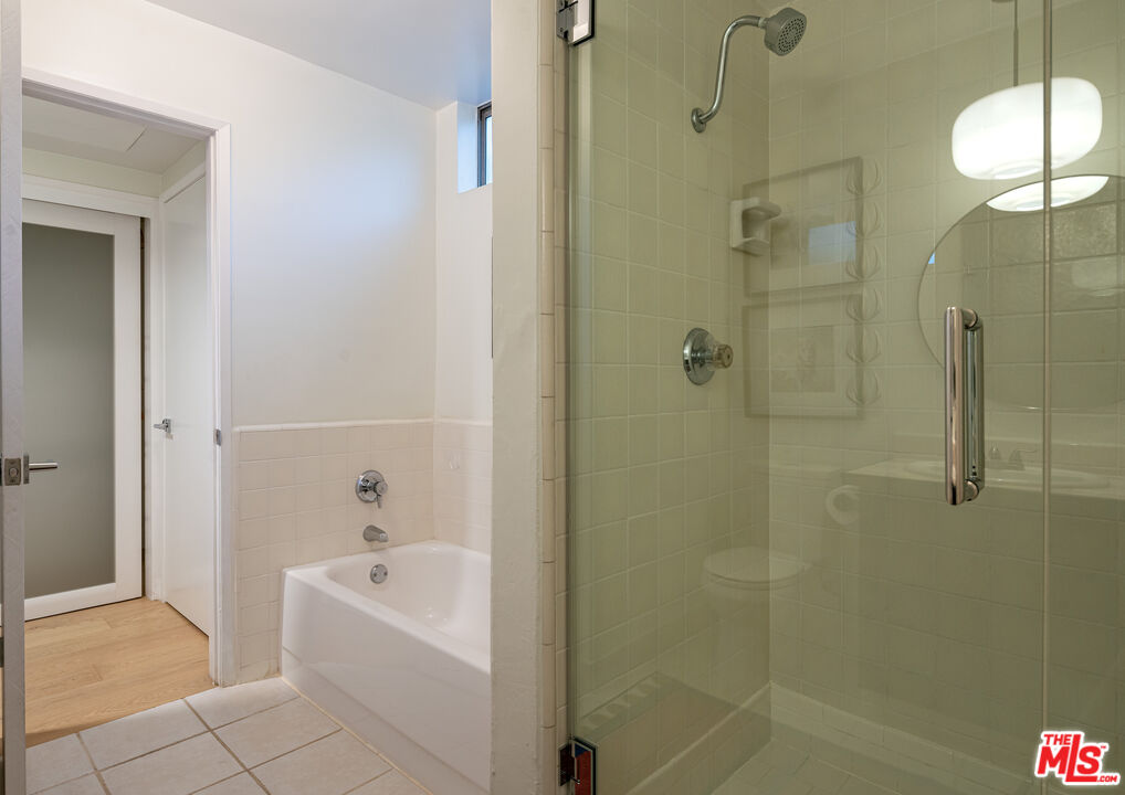 850 N Kings Rd Unit: 102