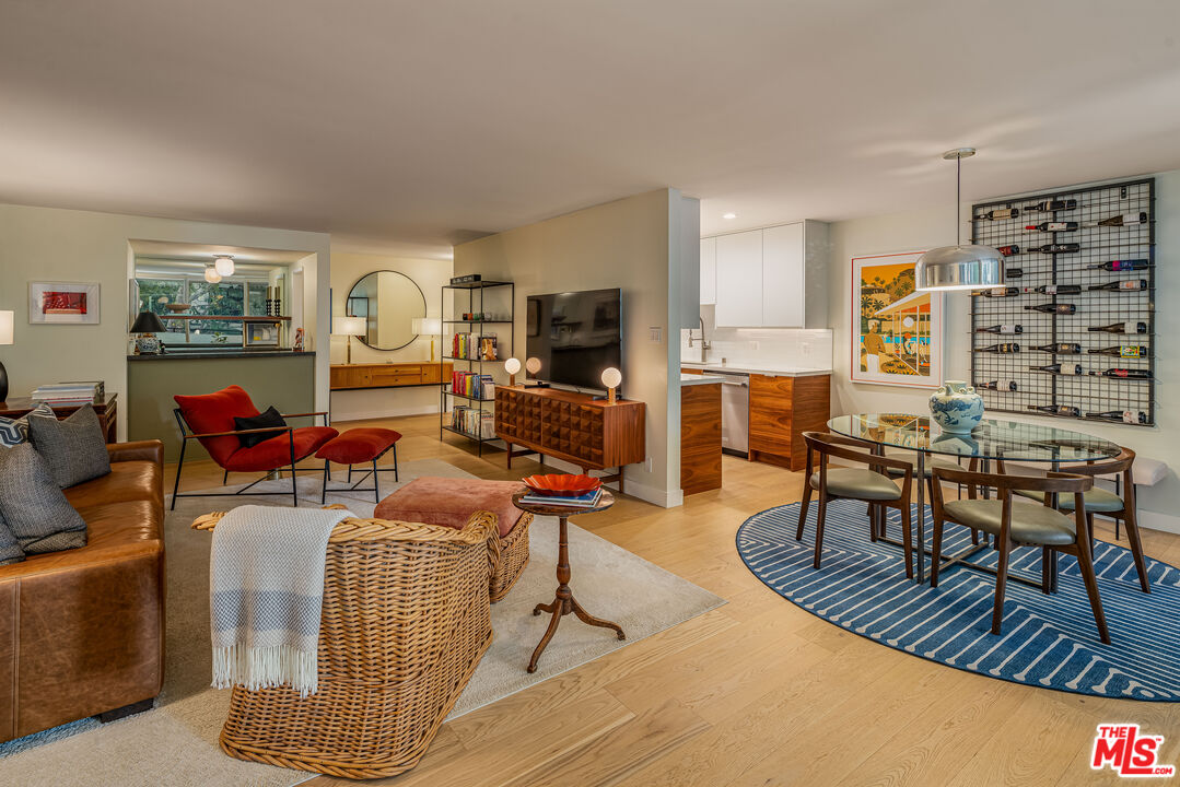 850 N Kings Rd Unit: 102