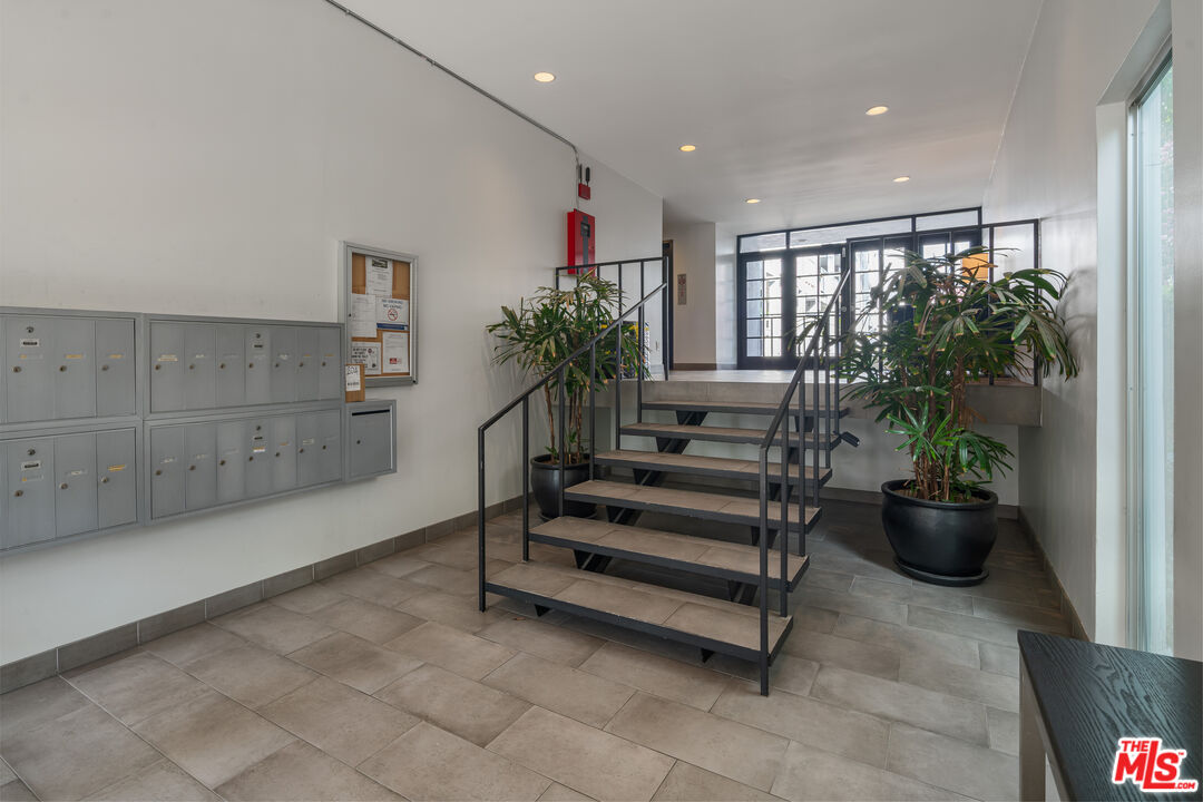 850 N Kings Rd Unit: 102