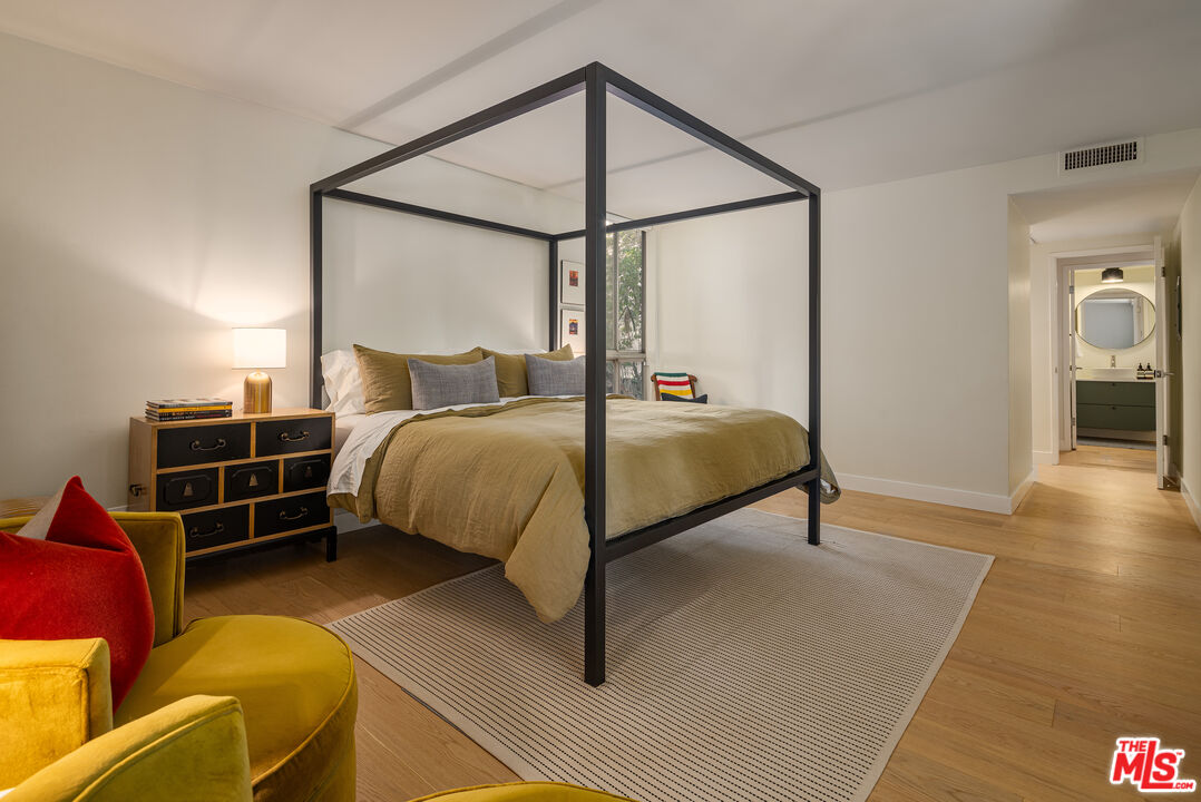 850 N Kings Rd Unit: 102