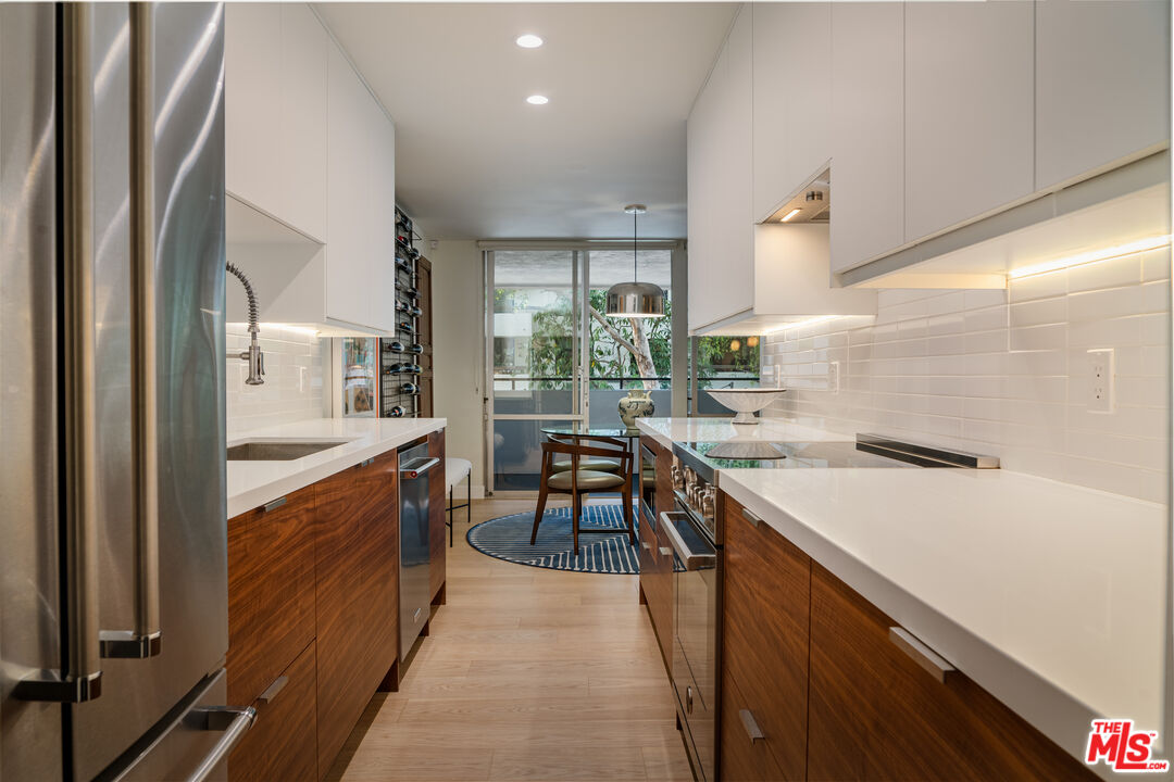 850 N Kings Rd Unit: 102