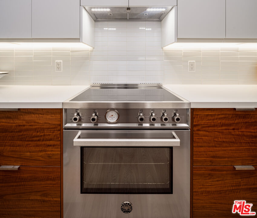 850 N Kings Rd Unit: 102