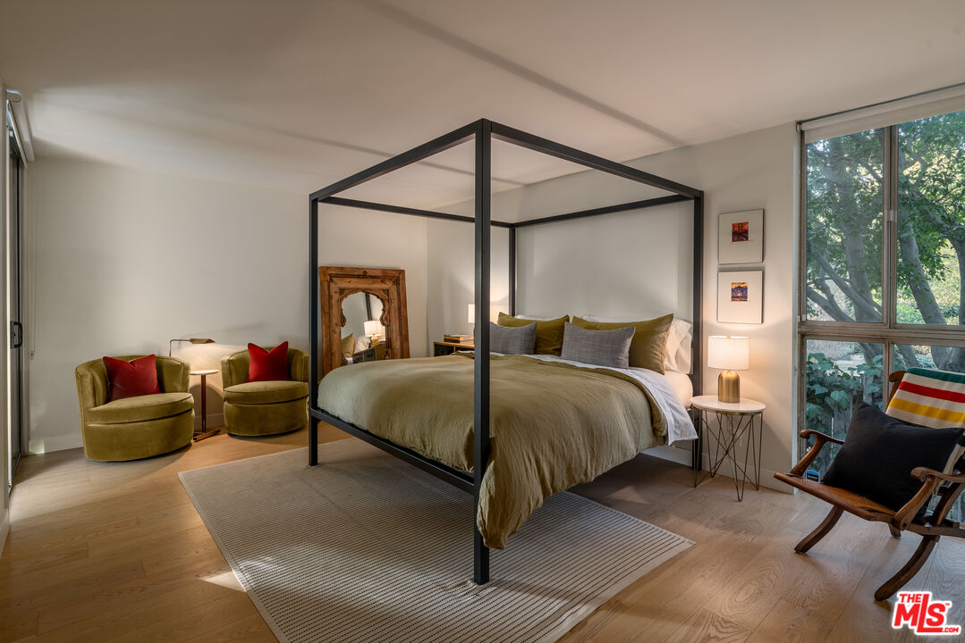 850 N Kings Rd Unit: 102