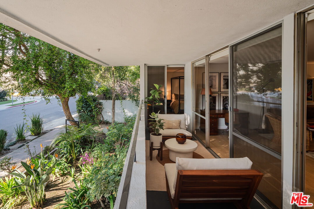 850 N Kings Rd Unit: 102