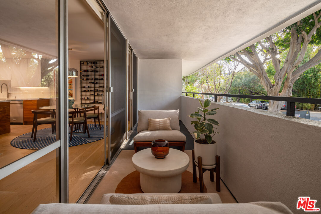 850 N Kings Rd Unit: 102