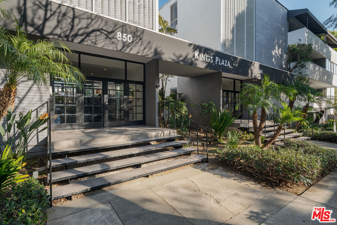 850 N Kings Rd Unit: 102